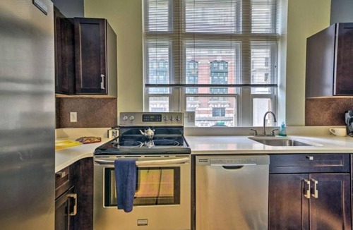 Downtown Baltimore Condo | Downtown Stay Near Harbor & Stadiums