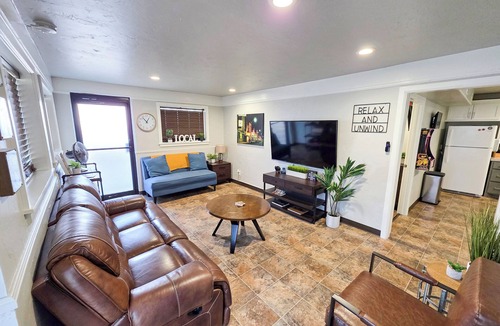 Tahlequah House | Downtown Tahlequah! Amazing Patio, Walkable to Restaurants/Bars, Wi-Fi +