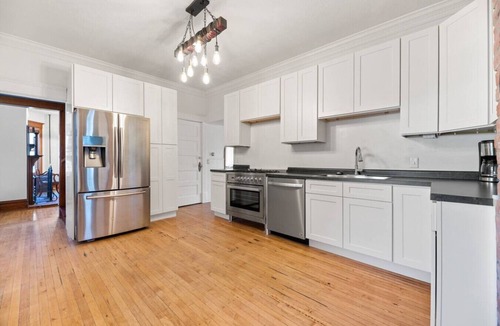 Spearfish House | Downtown Victorian - 5 King Beds