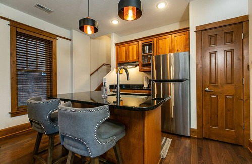 Dubuque Apartment | Drake House: The Loft (Private Hot Tub)