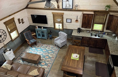 Rising Fawn Cabin | Dream Cabin with Hot Tub on Lookout Mountain