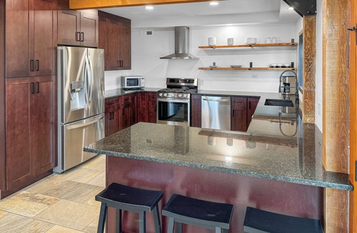 Otoe County House | DREAM Rural Barn House - BB Court, Hot Tub, Beach & Pond, Fire Pits - Renovated!