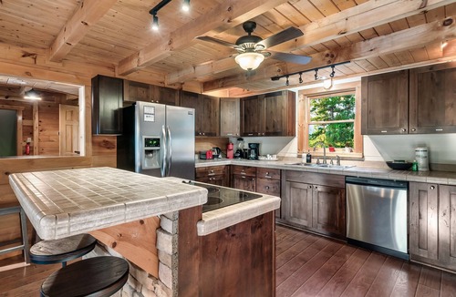 Cosby Cabin | Dream View: Heated Pool| Hot tub| Theater| Arcade| Fire Pit| 25 Acres.