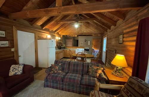 Bath Cabin | Dreams End Woodcliff Cabin
