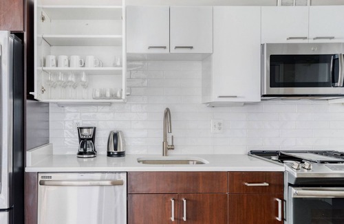 Crystal City Apartment | Dreamy Crystal City 2BR w/Gym & Concierge, steps to Metro, by Blueground