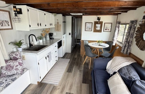 Sabula Boat Rental | "Driftwood" Cozy Houseboat on the Water for 2