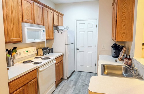 Villages of Five Points Condo | Driftwood Dreams - 2BR, 2BA - SLEEPS 4 - DOG FRIENDLY
