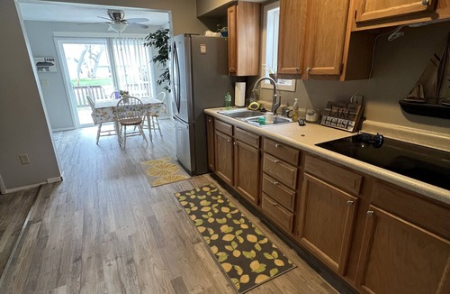 Clear Lake Cabin | Driveway for Boat Trailers. Walking Distance to Downtown, Beach, The Surf!