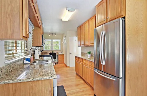 Russell House | DT Libertyville home w/ 2 Fireplaces by Navy Base!