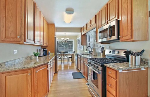 Russell House | DT Libertyville home w/ 2 Fireplaces by Navy Base!