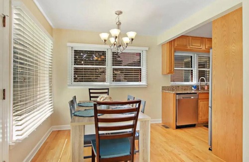 Russell House | DT Libertyville home w/ 2 Fireplaces by Navy Base!