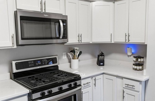 Libertyville Apartment | DT Libertyville Home w/Arcade PacMan by Navy Base