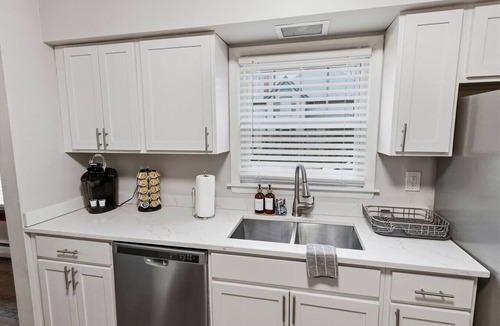 Libertyville Apartment | DT Libertyville Home w/Arcade PacMan by Navy Base