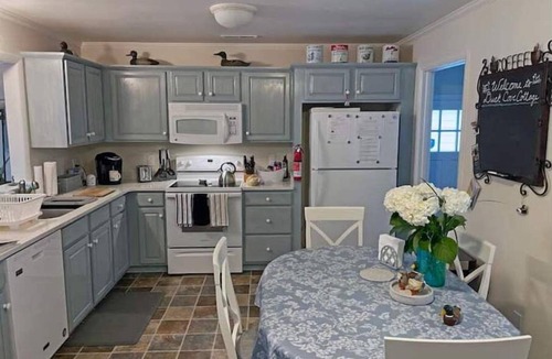 Neavitt Cottage | Duck Cove Waterfront Cottage