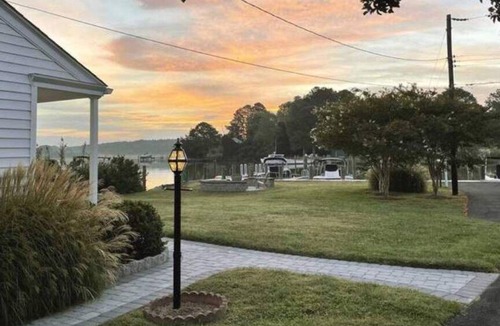 Neavitt Cottage | Duck Cove Waterfront Cottage