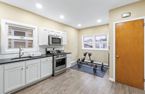 Constable Hook House | Duplex|4Min Walk to NYC Train|Gameroom|Hotub+Sauna