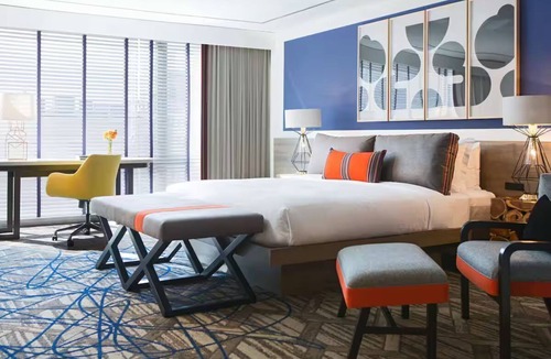 Dupont Circle Hotel | Dupont Deluxe King Room w/Pool & Gym