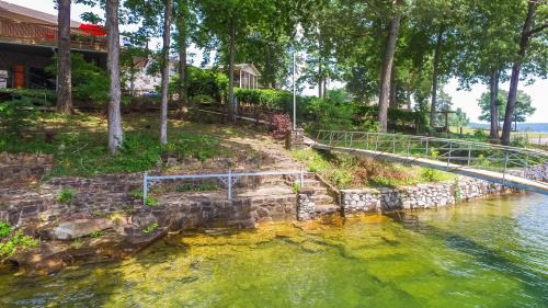 Jasper House | Duskin Point Retreat - Near Duskin Point Marina