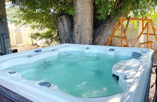 Custer House | Dwntwn Custer Farmhouse on Main St with Hot Tub
