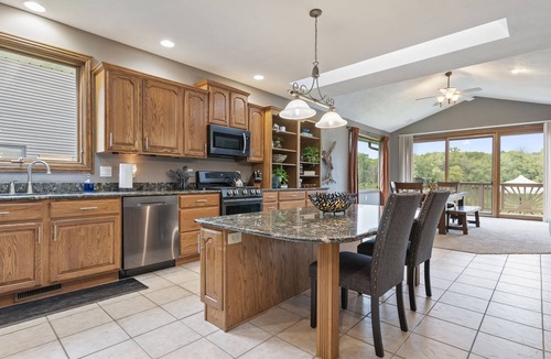 Machesney Park House | Eagle's Nest Riverside Retreat
