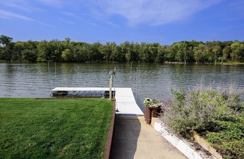 Machesney Park House | Eagle's Nest Riverside Retreat