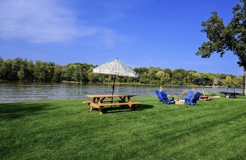 Machesney Park House | Eagle's Nest Riverside Retreat