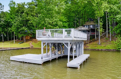 Cedar Bluff House | "Eagles Nest", a beautiful 3BR/2FB home in Cedar Bluff with lots of deck space