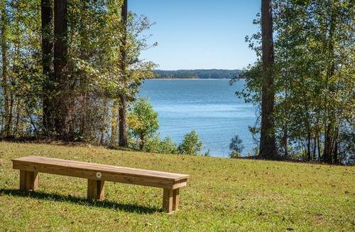 Woodstock House | Eagles nest cabin -Comfortable, Homey Cabin Sleeps 14 on Lake Allatoona