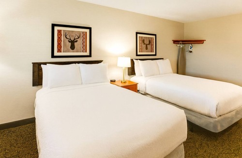 Peoria Hotel | Ease Your Senses! Elegant Lodging with Stunning Views of IL's River Valley
