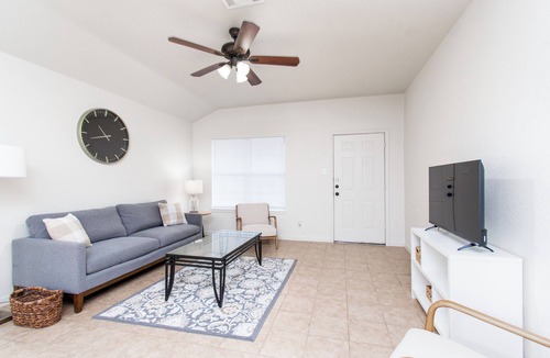 Belton House | Easily accessible 2 bedroom 2 bathroom 1 car garage duplex