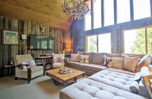 East Burke House | East Burke House w/Deck < 3 Mi to Kingdom Trails!
