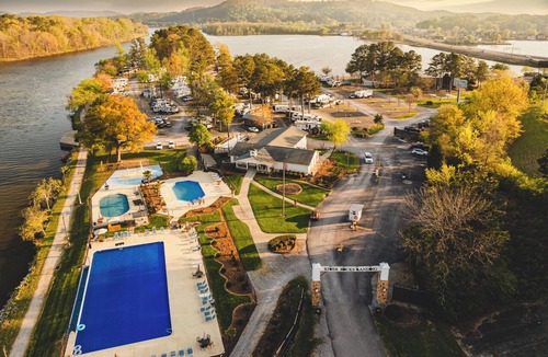 Gadsden House | East Stay at River Rocks Landing