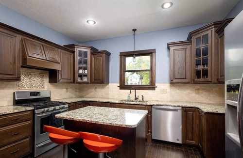 Davenport House | East Village Victorian Gem with River Views; walk to dining & shopping