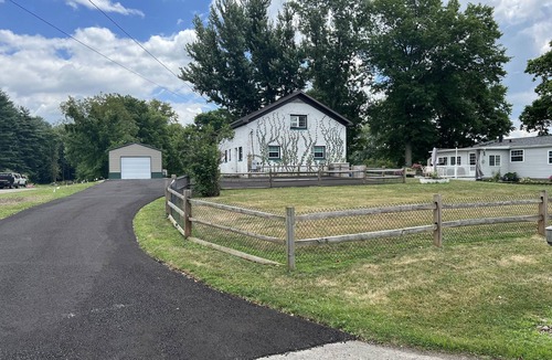 New Stanton House | Easy access, roomy, close to so much but in a private country setting.