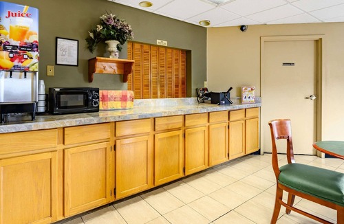 Athens Hotel | Econo Lodge Athens I-65