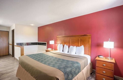 Southwest Area Hotel | Econo Lodge Cedar Rapids South