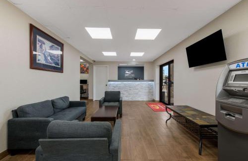 Cheraw Cabin | Econo Lodge Cheraw Market Street