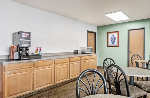 Custer Hotel | Econo Lodge Custer - Crazy Horse Area