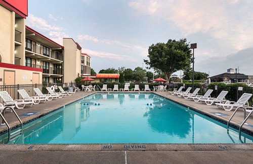 Rehoboth Beach Hotel | Econo Lodge Inn & Suites - Rehoboth Beach