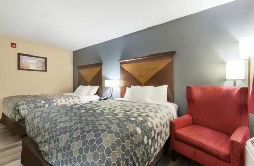 Mason City Hotel | Econo Lodge Inn & Suites Mason City - Clear Lake