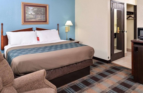 Shelbyville Hotel | Econo Lodge Inn & Suites Shelbyville
