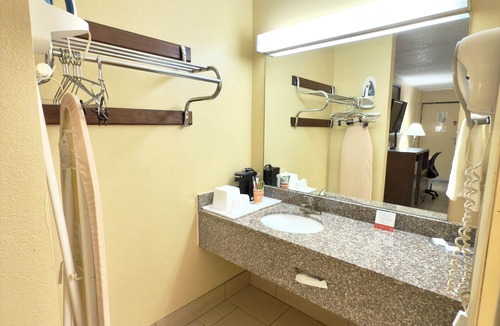 Lenoir City Hotel | Econo Lodge Lenoir City - Knoxville Area