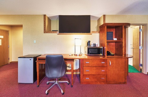 Maquoketa Hotel | Econo Lodge Maquoketa