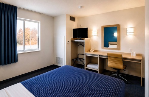 Menomonie Hotel | Econo Lodge Menomonie