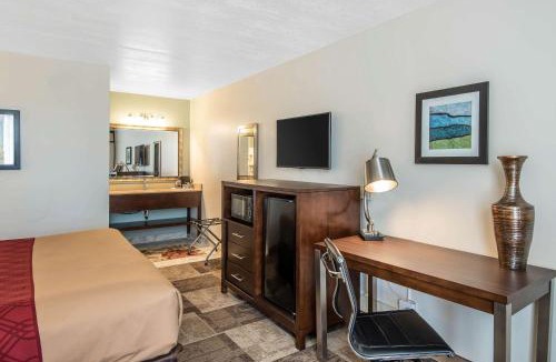 Oak Grove Cabin | Econo Lodge Oak Grove-Blue Springs