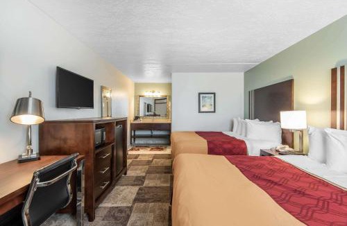 Oak Grove Cabin | Econo Lodge Oak Grove-Blue Springs