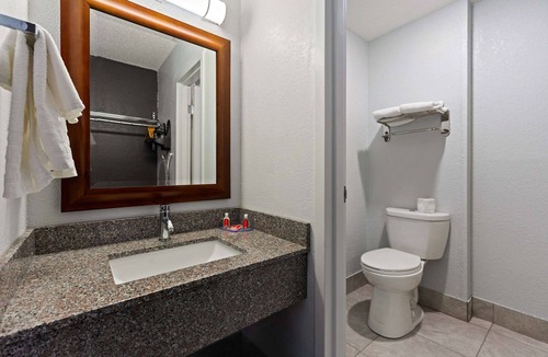 Rockford Hotel | Econo Lodge Rockford Casino Area