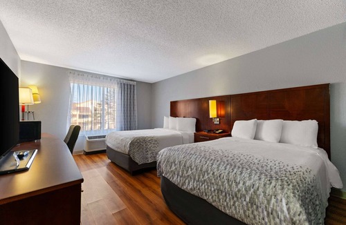 Rockford Hotel | Econo Lodge Rockford Casino Area