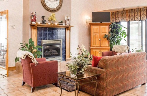 Newport Hotel | Econo Lodge