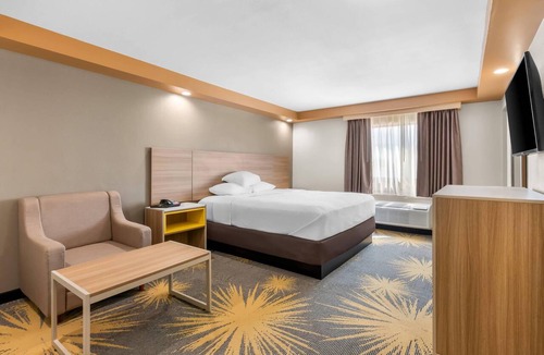 Iselin Hotel | Econo Lodge Woodbridge